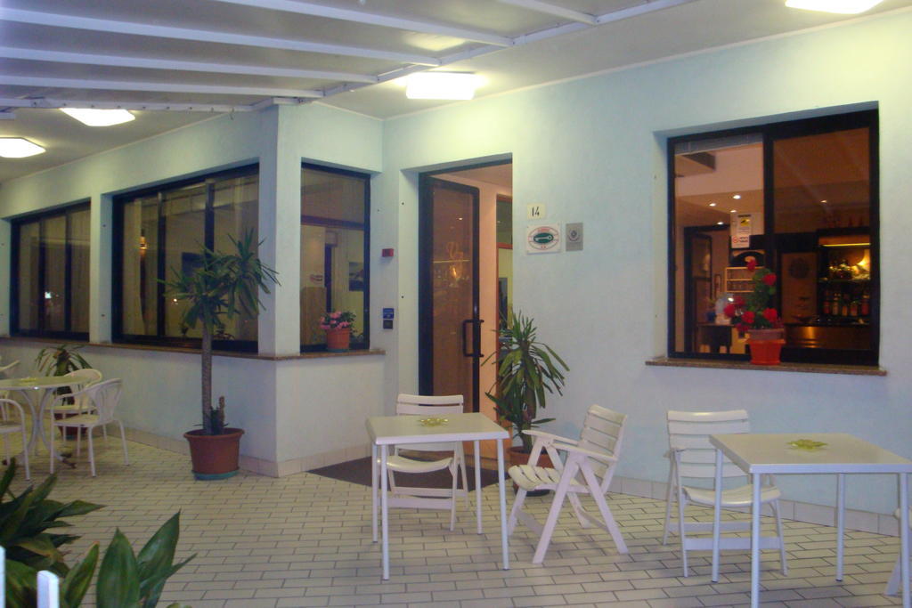 Hotel Vela Azzurra Rimini Exterior photo